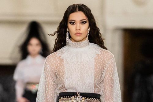 Mẫu gốc Việt trình diễn trong show của Chanel