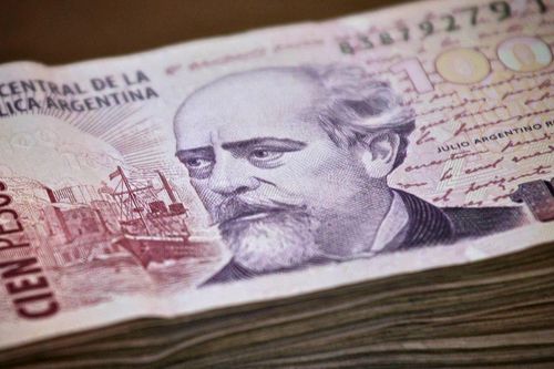 Argentina đánh thuế 12.000 người giàu, lấy kinh phí chống Covid-19