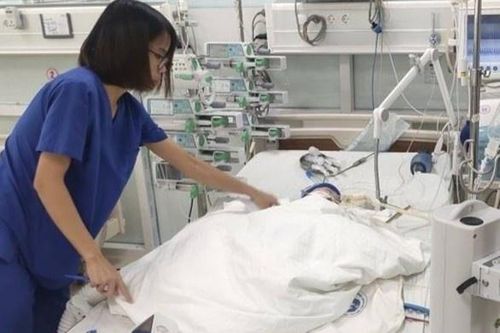 Bé trai 9 tháng tuổi bị ngừng tim 3 lần