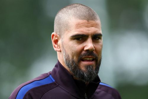Valdes bị chỉ trích vì huấn luyện học trò như chơi FIFA
