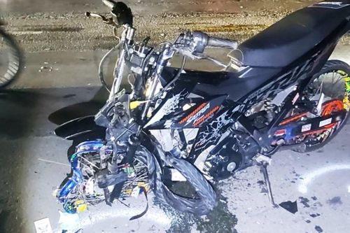 Tai nạn giao thông mới nhất hôm nay 5/12: 'Xe điên' đâm sập quán cà phê, lùa hàng loạt phương tiện trên vỉa hè