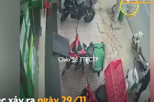 Tên trộm bẻ khóa xe máy khi bảo vệ vừa quay người đi