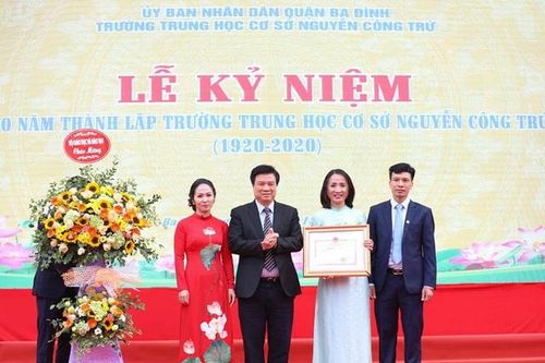 Hà Nội: Ngôi trường 100 tuổi nhận bằng khen của Bộ GD&ĐT