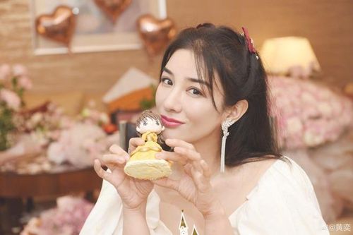 'Tiểu Yến Tử' Huỳnh Dịch thừa nhận cô đơn sau hai lần ly hôn