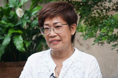 'Tư mắt kính': Nữ chiến binh truyền cảm hứng để không ai phải chiến đấu với ung thư một mình