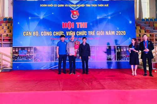 Đoàn viên thanh niên Huế hào hứng tranh tài 'Rung chuông vàng'