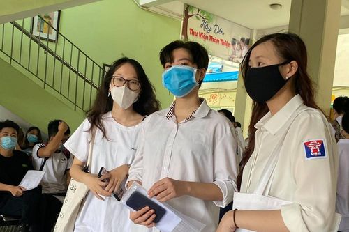 Học sinh Hà Nội phải đeo khẩu trang từ nhà tới trường