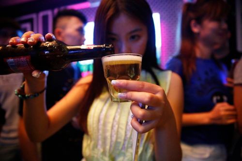 Lớp học dạy phụ nữ 'moi tiền' đàn ông bị chỉ trích
