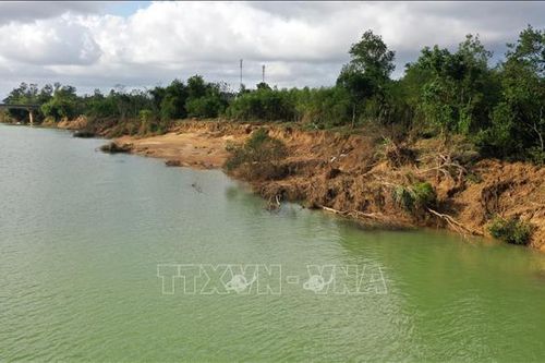 Sạt lở bờ sông ở Quảng Trị ngày càng trầm trọng sau các đợt lũ lụt