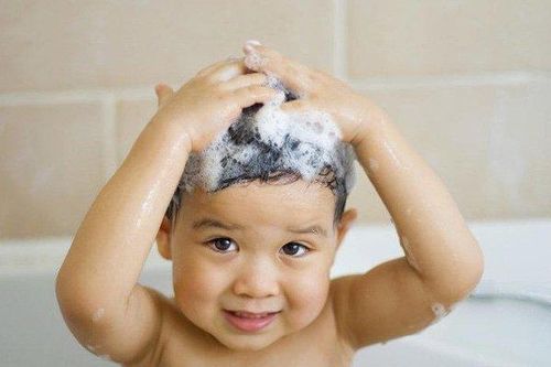 Trẻ nhỏ có cần thiết phải tắm mỗi ngày?