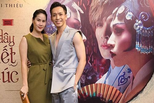 Thân Thúy Hà mừng Bạch Công Khanh tái xuất ấn tượng