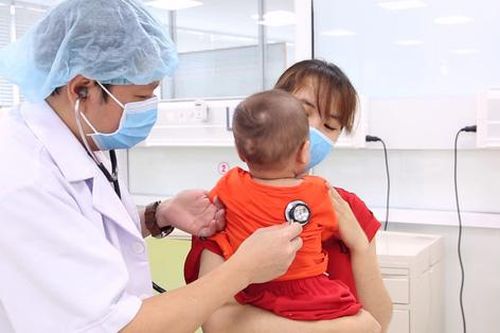 Bé 9 tháng tuổi ngừng tim 3 lần vẫn được cứu sống