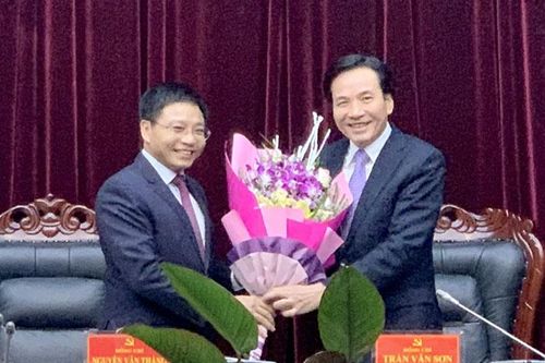 Bàn giao nhiệm vụ Bí thư Tỉnh ủy Điện Biên