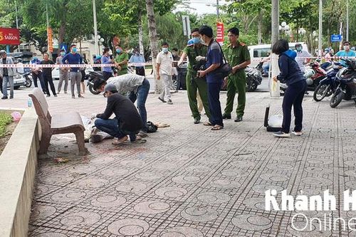 Người đàn ông chết trong công viên