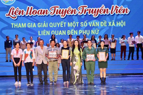 Liên hoan tuyên truyền viên 'Tham gia giải quyết một số vấn đề xã hội liên quan đến phụ nữ'