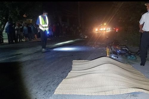 Xe máy đối đầu, 2 thanh niên chết thảm, 1 người nguy kịch