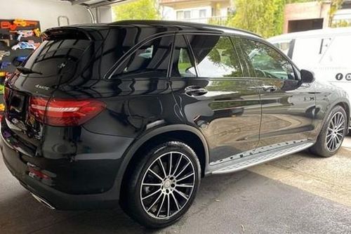 Mua xe Mercedes tiền tỷ cho con gái 9 tuổi, người mẹ khiến cư dân mạng tranh cãi không dứt