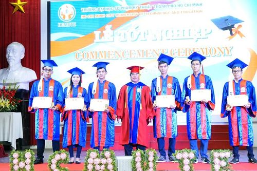Vì dịch COVID-19, hàng ngàn sinh viên không thể nhận bằng tốt nghiệp