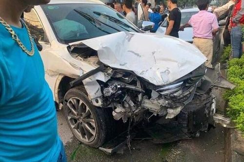 Kinh hãi cảnh tượng ôtô con gây tai nạn liên hoàn