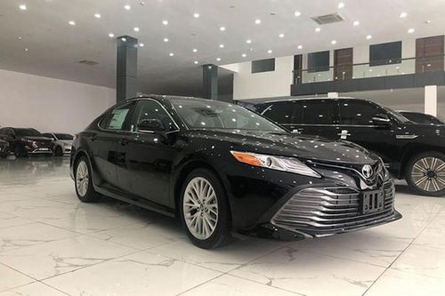 Chi tiết Toyota Camry tại Việt Nam đắt hơn Lexus ES 'đập thùng'