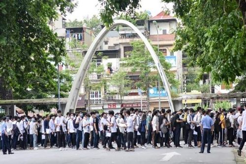 Bao giờ học phí không 'đặt hết lên vai người học'?