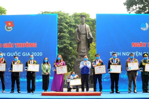 Vinh danh 20 cá nhân, tổ chức tình nguyện