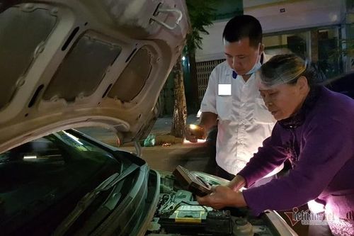 Người phụ nữ Hà thành hơn 50 năm làm nghề sửa chữa ô tô