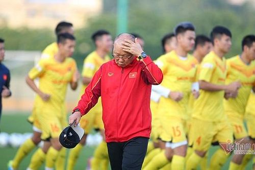 Công Phượng tập trung muộn, thầy Park lý giải việc gọi Văn Quyết