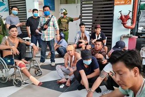 Mâu thuẫn ở tiệc cưới, nhóm thanh niên đi ô tô từ Bình Dương xuống An Giang 'huyết chiến'