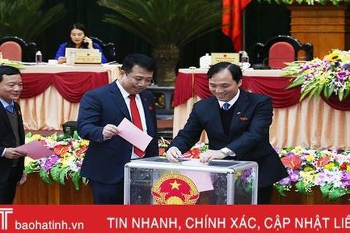 HĐND tỉnh công bố kết quả bầu các chức danh chủ chốt