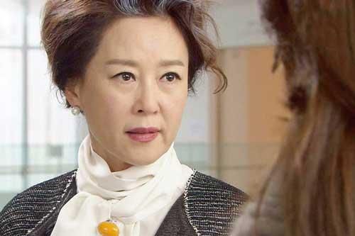 Ngày ra mắt hai gia đình, mẹ chồng tương lai kì kèo tráp lễ, chê bai nhà dâu nghèo, nhưng ngay lập tức 'cứng họng' vì lời đáp của nhà gái