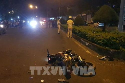 Đâm vào dải phân cách, 2 thanh niên tử vong tại chỗ