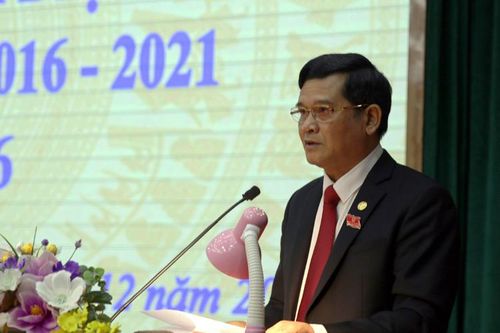 Tập trung nghiên cứu, thảo luận sâu, đóng góp nhiều ý kiến chất lượng để kỳ họp thành công cao nhất (*)