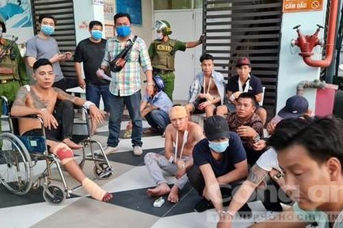 Mâu thuẫn tại đám cưới, hai nhóm truy sát nhau trên đường, nhiều người trọng thương