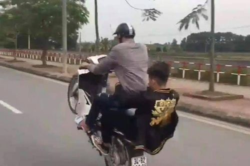 'Bốc đầu' xe máy, nam thanh niên bị phạt hơn 4 triệu đồng