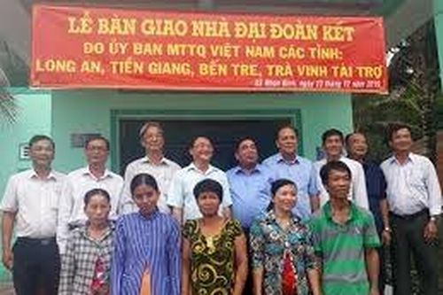 Cụm thi đua các tỉnh Bắc Sông Hậu: Bàn giao 5 căn nhà ở cho hộ nghèo tỉnh Trà Vinh