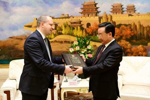 Trung Quốc có thế hệ lãnh đạo mới với thương nhân và chuyên gia vũ khí
