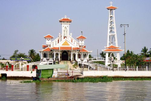 Nhà thờ bên dòng kênh xáng Xà No