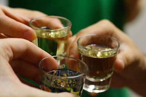Trộm tiền của bạn nhậu