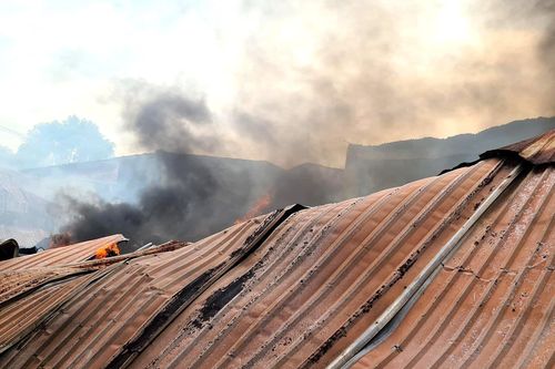 Cháy hai xưởng sản xuất đồ gỗ ở Bình Dương