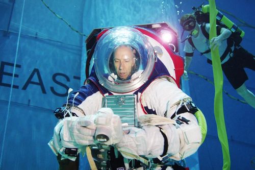 NASA thử nghiệm bộ đồ phi hành gia thế nào?
