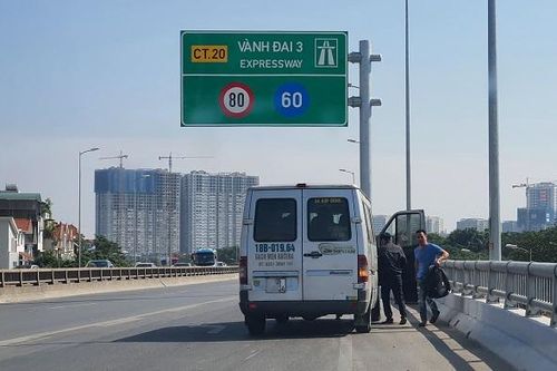 Bến 'cóc' trên đường cao tốc