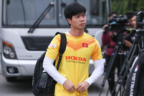Công Phượng hội quân trong ngày thầy Park nhận tin không vui về AFF Cup
