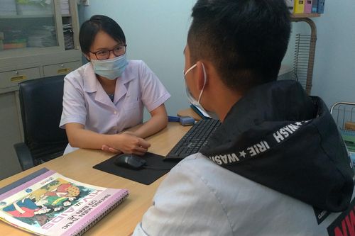 Phim Lửa ấm bị tố là truyền thông sai về phơi nhiễm HIV