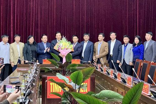 Điện Biên: Tổ chức hội nghị bàn giao nhiệm vụ Bí thư Tỉnh ủy