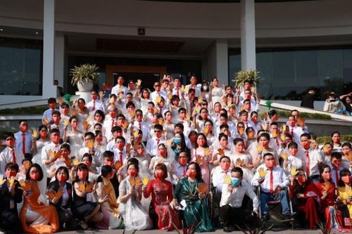 Xúc động với Lễ cưới tập thể của những cặp đôi khuyết tật