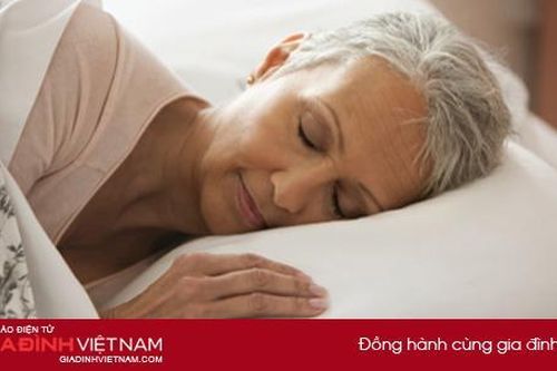 Tại sao người già ngủ ít?
