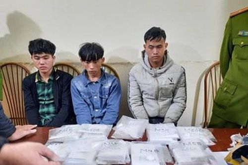 Bắt 3 đối tượng 10X vận chuyển 10 bánh heroin từ Lào về Điện Biên