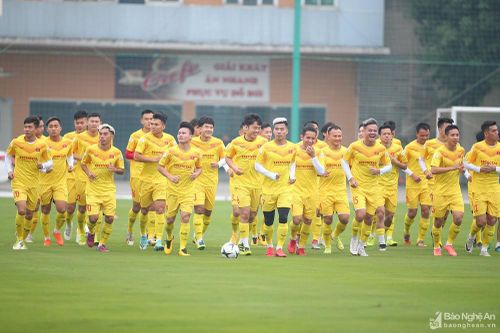 Không khí tập luyện ĐT Việt Nam ngày Công Phượng hội quân trở lại