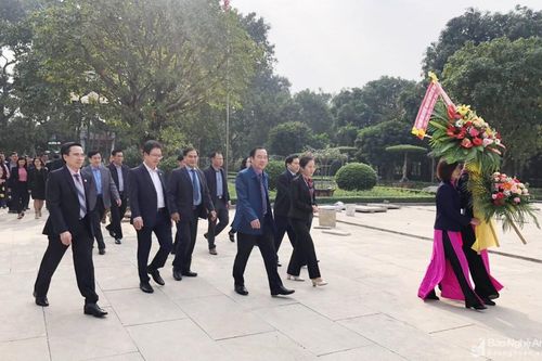 Đoàn Ủy ban Mặt trận Tổ quốc các tỉnh Bắc Trung Bộ dâng hoa, dâng hương tưởng niệm Chủ tịch Hồ Chí Minh